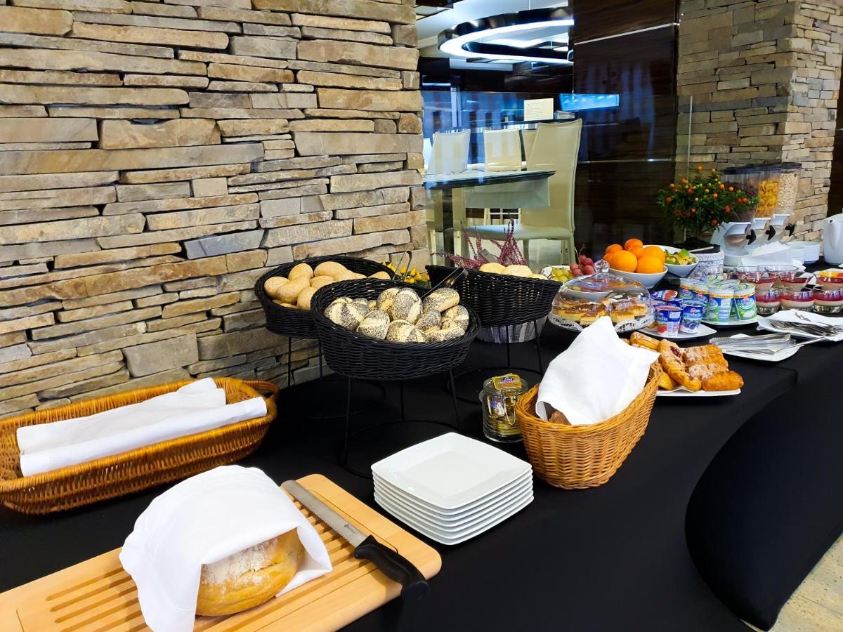 Rysy Boutique Hotel Zakopane Exterior photo A buffet at a hotel